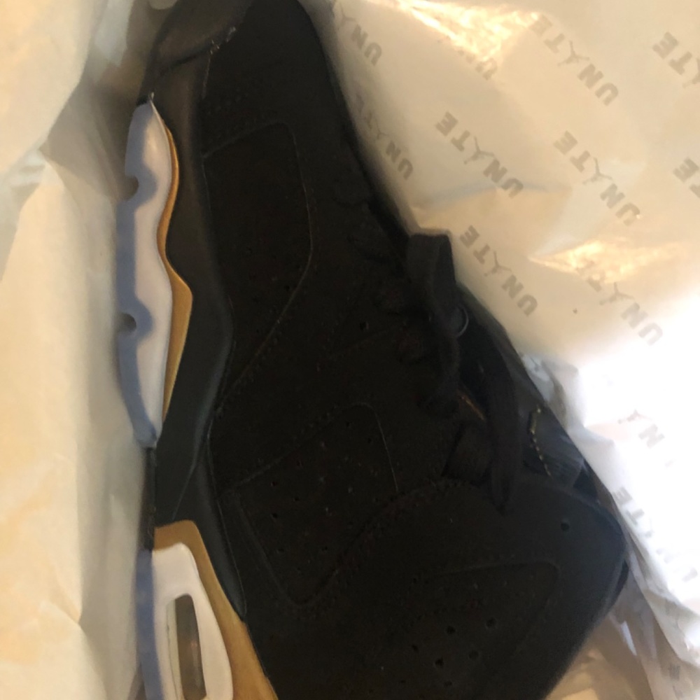 Air Jordan Retro 6 “Defining Moments” 2020 - Picture 2 of 2